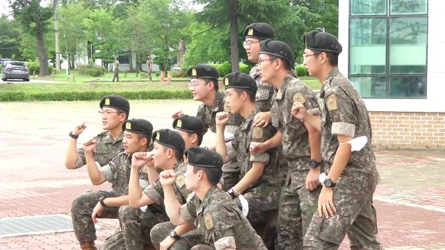논산 육군훈련소도 대면 수료식...지역 경제 '기지개' | Ytn